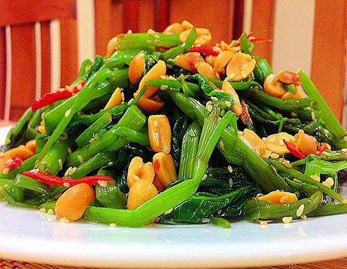 Nôm rau muống thơm ngon