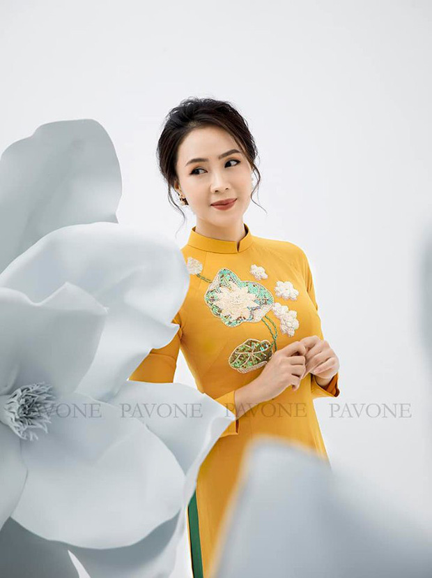 Không chỉ thế, vóc dáng thon gọn dù đã trải qua 2 lần sinh nở và đang chạm mốc 37 cũng khiến nhiều người không khỏi ngưỡng mộ.    