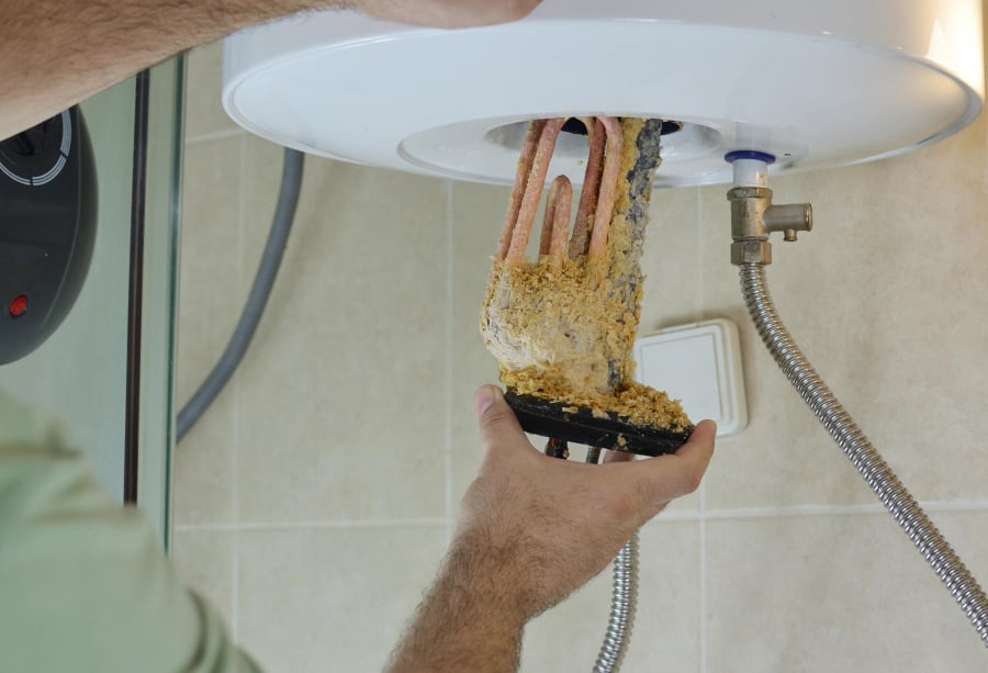 Bình nước nóng không được bảo dưỡng cũng là nguyên nhân gây ảnh hưởng đến tuổi thọ sản phẩm.