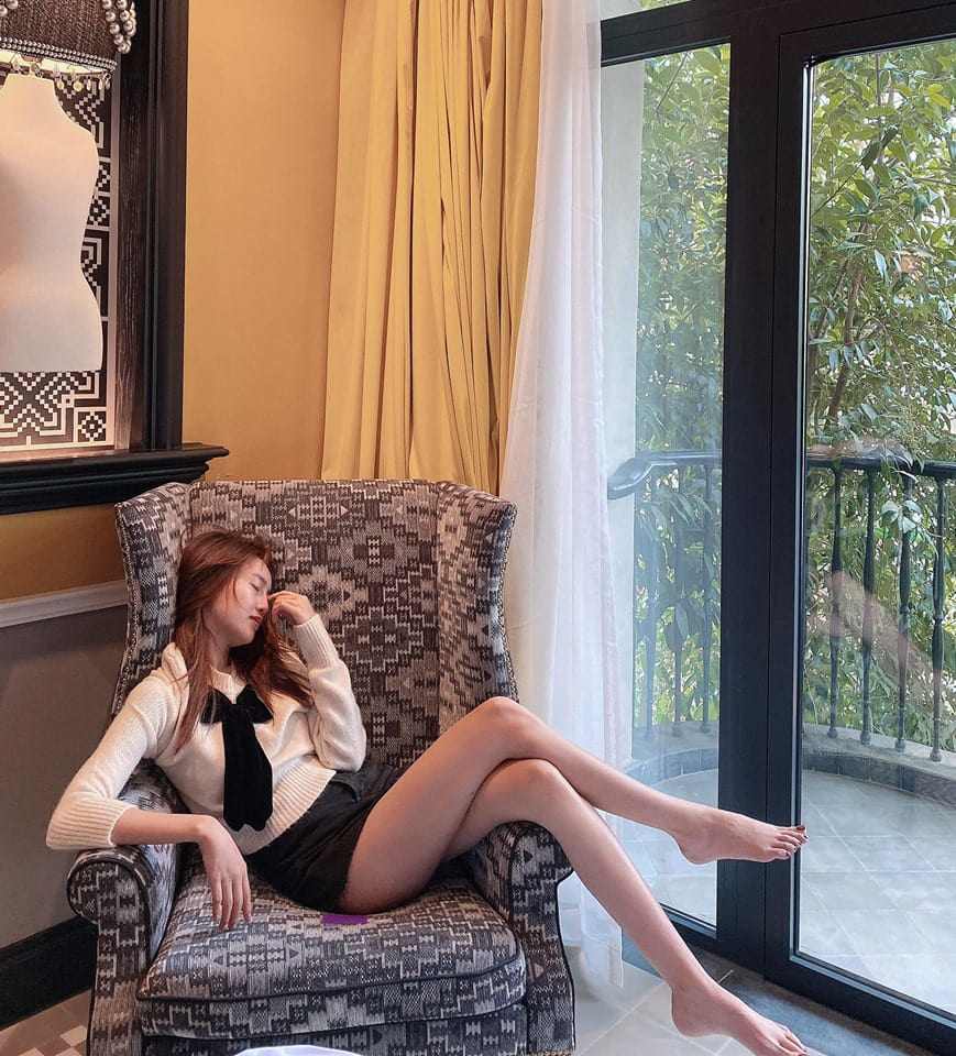 so-huu-dang-minh-day-ai-ngo-lan-ngoc-khi-dien-bikini-lai-quyen-ru-va-nong-bong-giat-minh-76747340_3073096349372376_4338385854834671616_n-mi-1572419035-823-width869height960