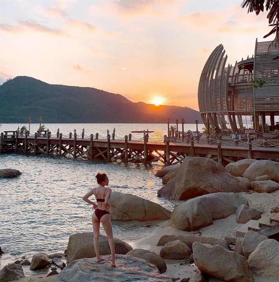 so-huu-dang-minh-day-ai-ngo-lan-ngoc-khi-dien-bikini-lai-quyen-ru-va-nong-bong-giat-minh-a2-15635358662501128240101-min-1572419576-483-width991height1000