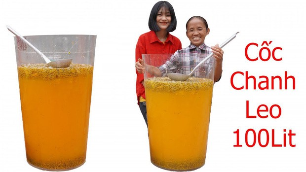 Cốc chanh leo “siêu to khổng lồ”.