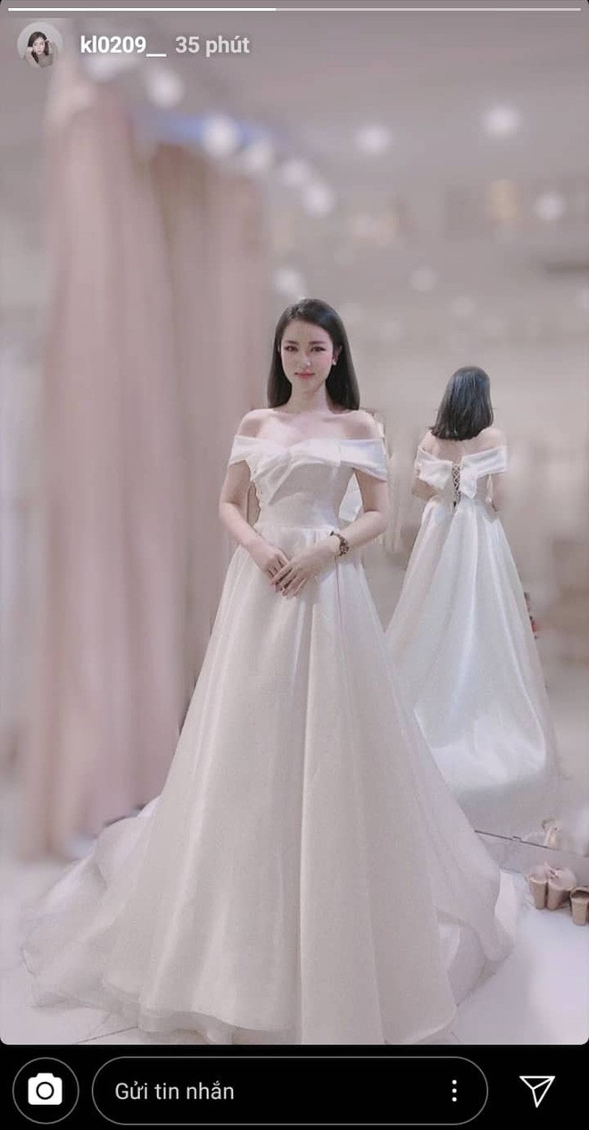 Cô nàng đăng ảnh mặc váy cưới trên trang cá nhân.