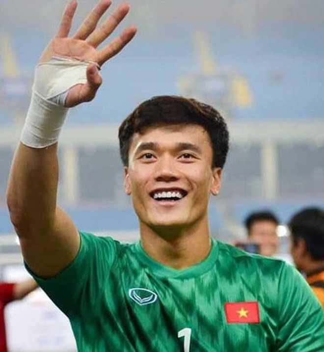 Thủ thành Bùi Tiến Dũng.