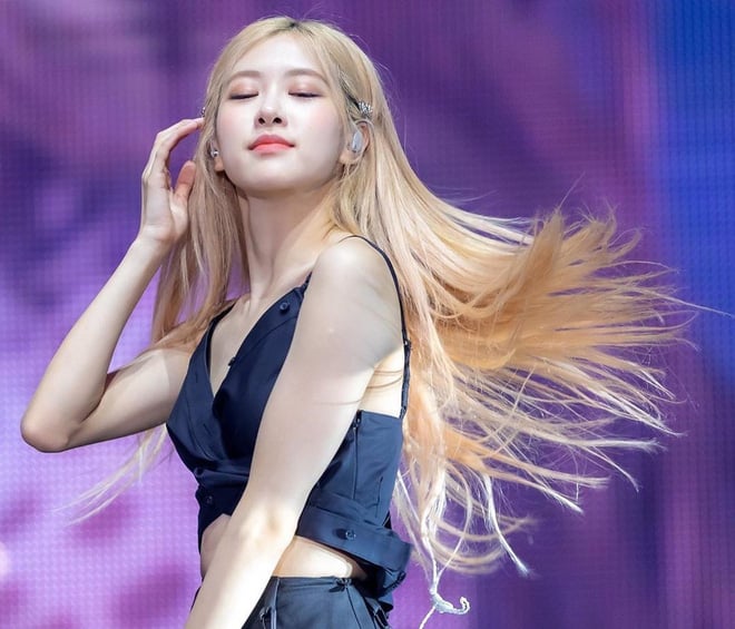blackpinkwithroses752009944325713607769103188729685933191205n-1572758463222409873790