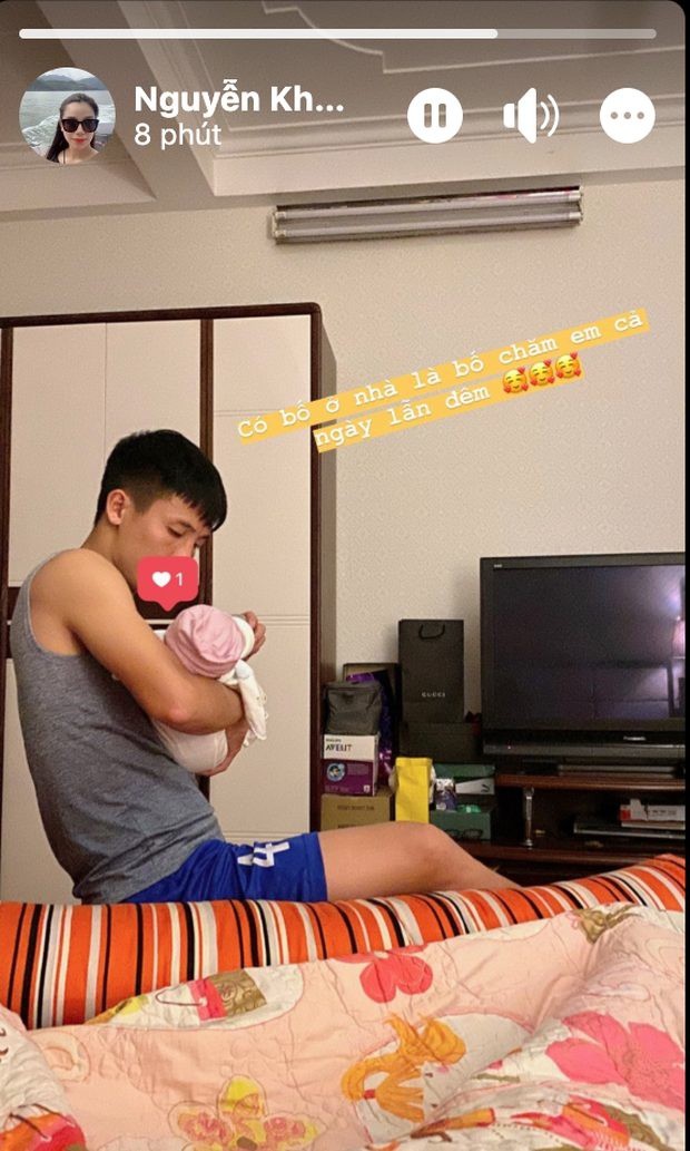 Anh chàng chăm con cực khéo léo và đáng yêu.