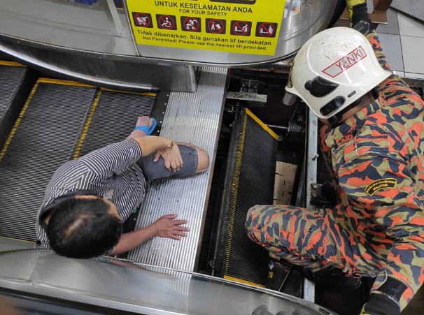 Người đàn ông bị thang cuốn 