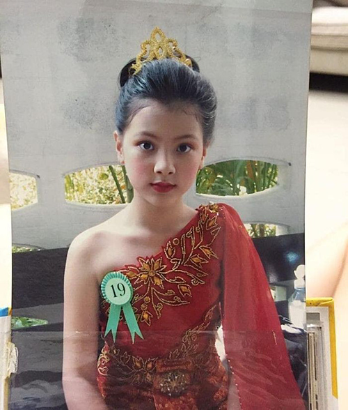 Từ nhỏ cô đã có nét của một tiểu mỹ nhân thực thụ
