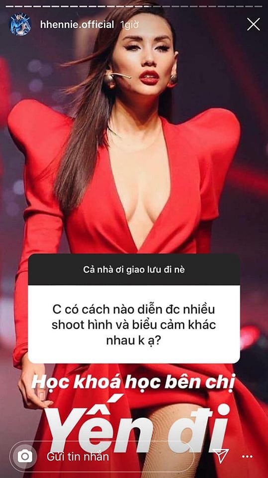 Hoa hậu H’Hen Niê quảng cáo lớp học của đàn chị Võ Hoàng Yến một cách vô tư.