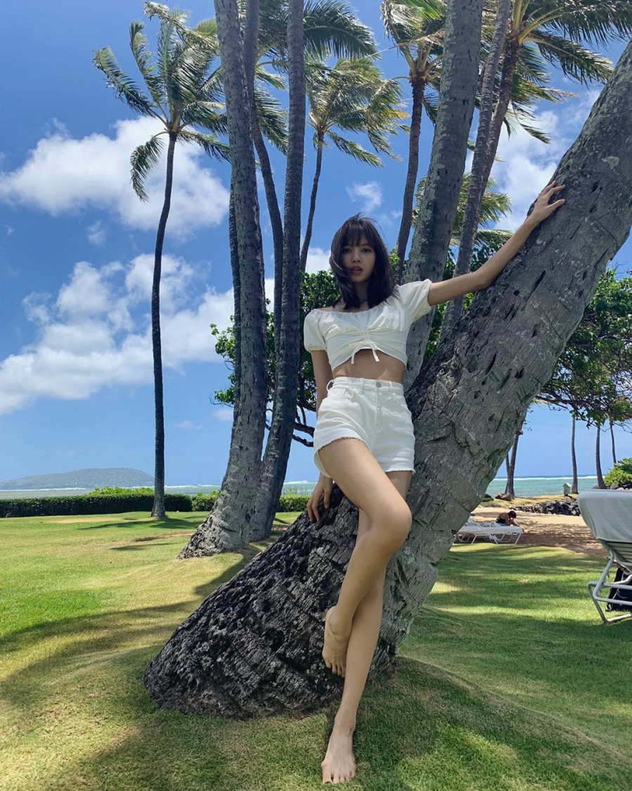 Những bức ảnh chưa hề qua chỉnh sửa khéo khoe đôi Shbet888 phiên bản mới nhất miên man của Lisa