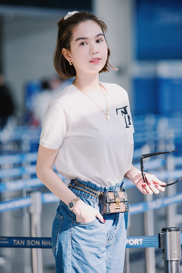 Khoe vẻ đẹp mong manh, Ngọc Trinh không quên “cà khịa” người thứ ba.