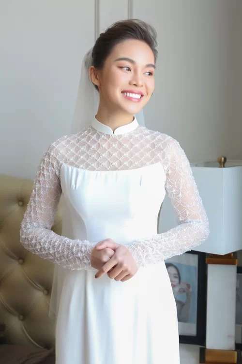 yeu-cau-trang-phuc-cho-khach-moi-du-le-cuoi-giang-hong-ngoc-205a6888