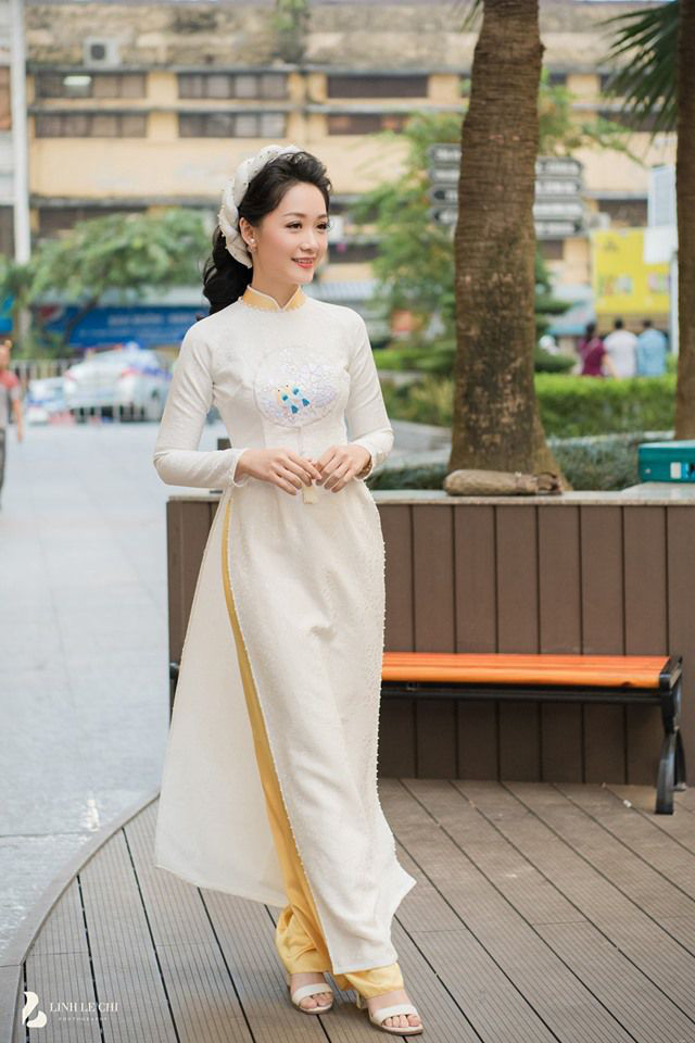 Năm 2006, cô từng tham gia cuộc thi Hoa hậu Việt Nam và lọt vào top 10.