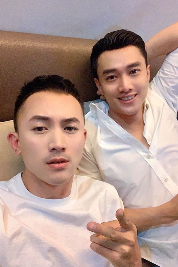 Mặc dù 