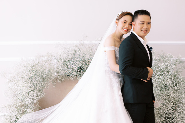 Giang Hồng Ngọc rạng rỡ, không giấu được hạnh phúc bên ông xã hơn 8 tuổi trong bộ ảnh cưới được tung ra trước hôn lễ 1 tuần.