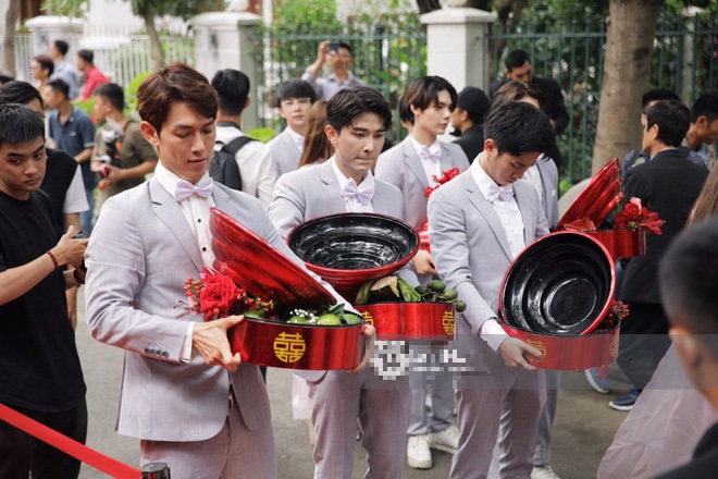 Nhà trai - nhà gái toàn mỹ nam mỹ nữ.    