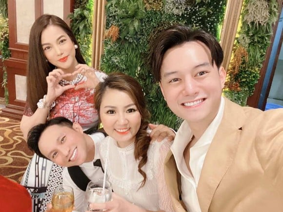 Từng vướng nghi án tình cảm, diễn viên Anh Dũng lại lộ ảnh thân thiết bên Trương Ngọc Ánh.  