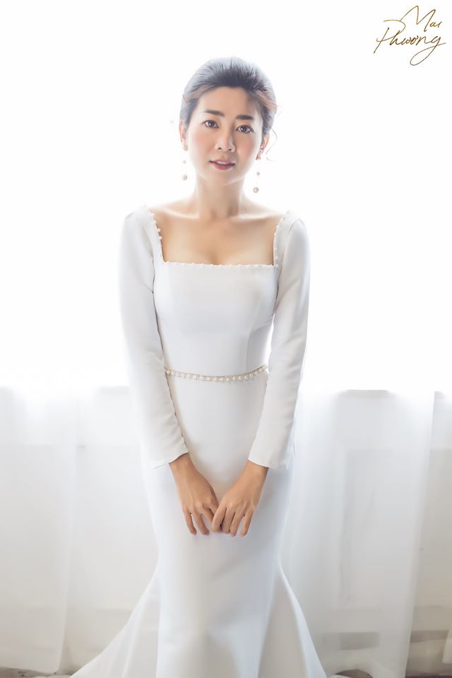 Sau thời gian nhập viện vì ung thư di căn vào tim, trên trang cá nhân Mai Phương đã chia sẻ loạt ảnh được chụp trong studio. Nữ diễn viên xuất hiện với hình ảnh mới mẻ khi diện chiếc váy trắng thanh lịch. Chiếc váy trắng có thiết kế bó sát người, khoe vóc dáng nuột nà và vòng eo thon của Mai Phương. Đây là lần trở lại của cô sau thời gian nghỉ ngơi để chữa bệnh. Có thể thấy, nhan sắc nữ diễn viên Những thiên thần áo trắng ngày càng rạng ngời hơn.