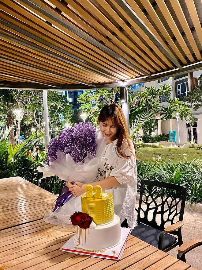 luu-huong-giang-lan-dau-dang-anh-chung-voi-ho-hoai-anh-sau-dung-1-thang-vuong-on-ao-ly-hon-6e9829