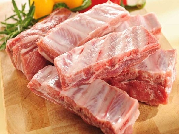 Chọn sườn có màu sắc tươi
