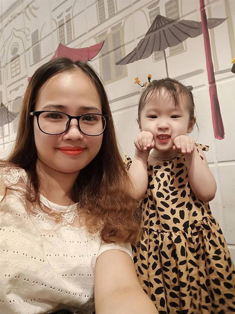 Chị Mai và bé Bống.
