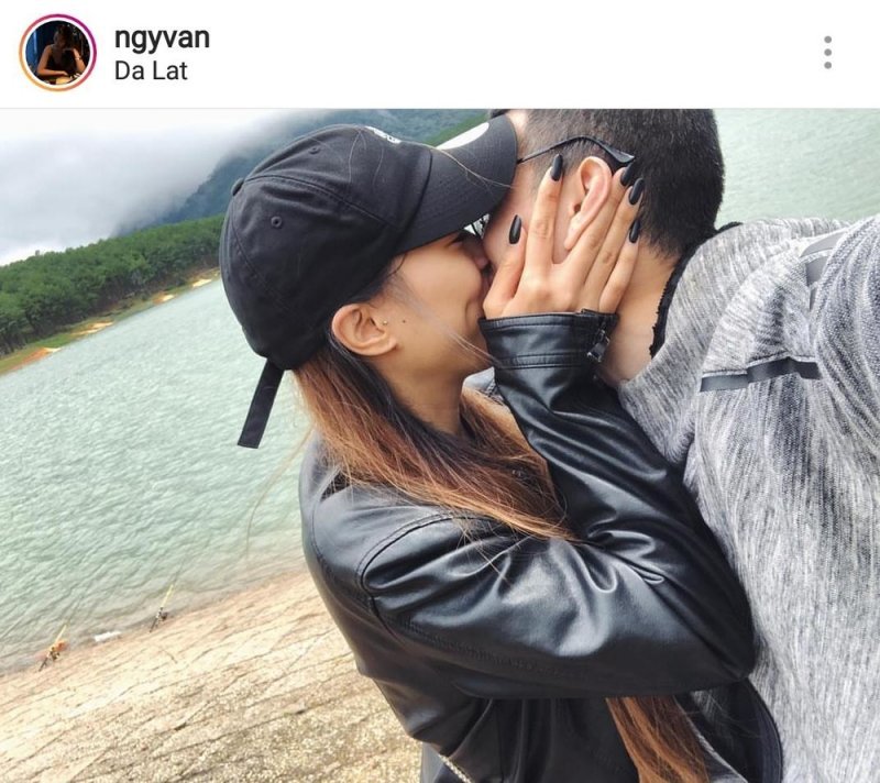 Cả hai thường xuyên đăng hình tình cảm lên trang cá nhân.