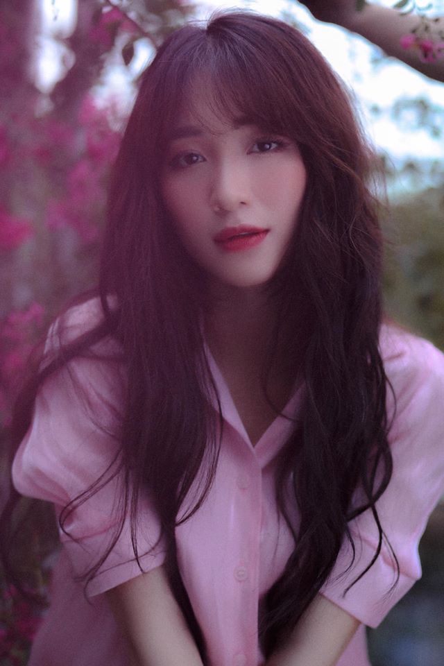 Thông báo tạm dừng việc ca hát vào tháng 7 vừa qua, Hòa Minzy vướng tin đồn sinh con cho bạn trai.