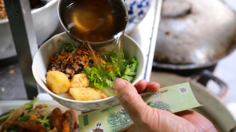 Bánh đúc nóng là Shbet0099 cá cược trực tuyến vặt được nhiều người yêu thích khi thời tiết trở lạnh.