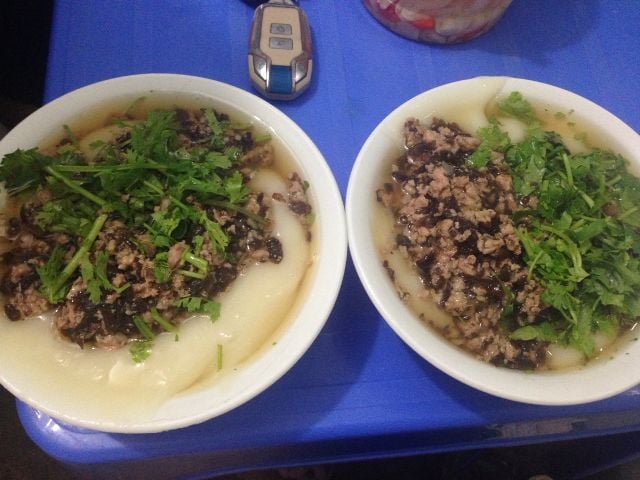 Bánh đúc nóng không hành ở Trương Định.
