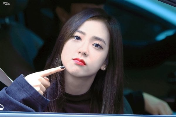 Kiểu trang điểm nhẹ nhàng ngày thường của Jisoo
