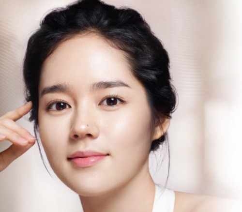 Tướng phụ nữ lông mày không cân xứng số sướng