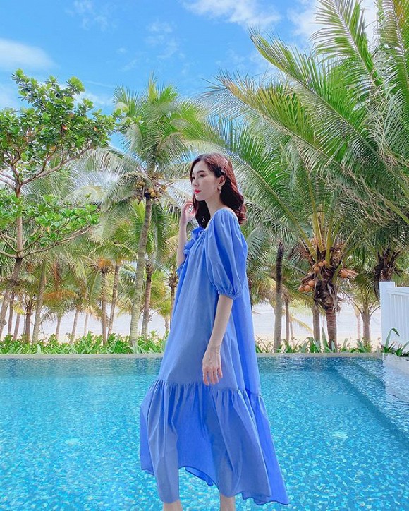 Hoa hậu Đặng Thu Thảo gây xôn xao khi diện đầm rộng khiến ai nấy nghi ngờ cô đang mang bầu lần hai.  