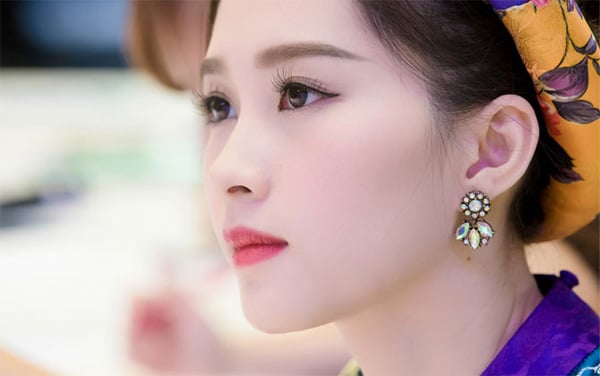 Phụ nữ có đôi môi mền