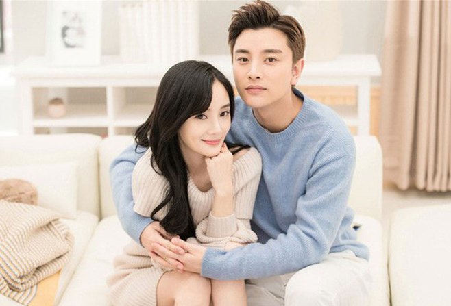 Đại diện phía Lý Tiểu Lộ và Giả Nãi Lượng đã chính thức thông báo về tình trạng hôn nhân của cặp đôi. Theo chia sẻ, Lý Tiểu Lộ - Giả Nãi Lượng đã chính thức ly hôn, khép lại cuộc hôn nhân đầy ồn ào. Tuy nhiên cả hai vẫn lất tư cách là cha là mẹ để nuôi dưỡng con gái trưởng thành.
