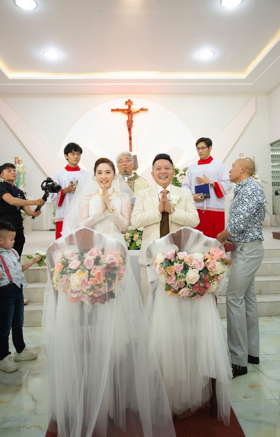 a-hau-huyen-my-dang-anh-cuoi-lan-khue-buon-ba-chua-nam-nay-ra-de-chi-con-di-an-cuoi-fa1673