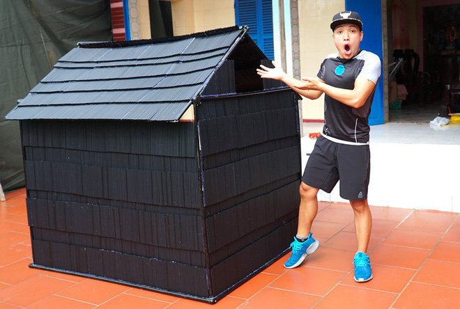 NTN làm ngôi nhà từ 5.000 chiếc ống hút nhựa.