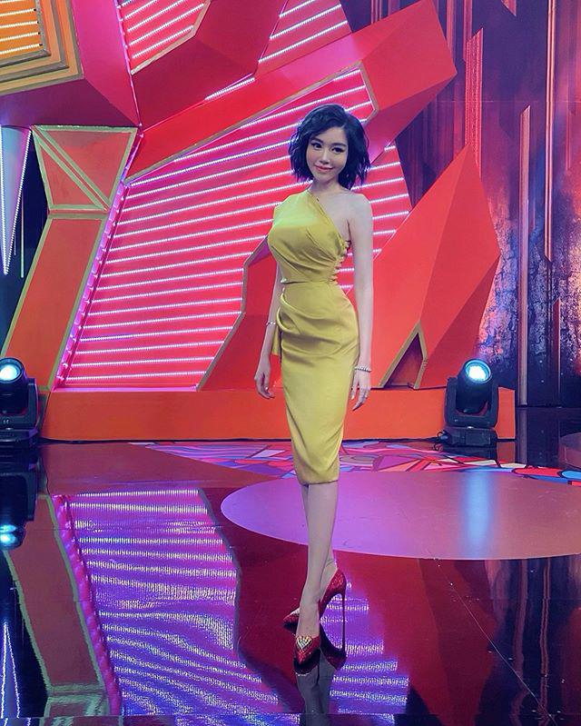 may-ai-duoc-nhu-elly-tran-hai-vai-gay-tro-xuong-nhung-vong-1-lai-banh-truong-el4-1573631094-769-width640height799