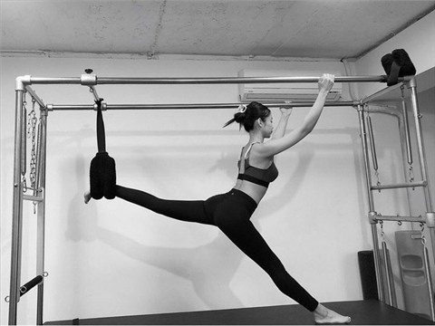 Jennie (BlackPink) cũng rất mê pilates và yoga bay