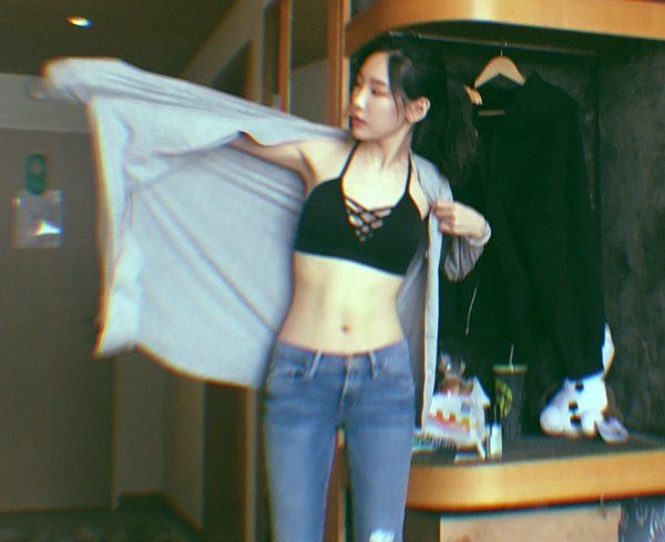 Trước đây Taeyeon rất hay bị chê bai vì có phần mỡ thừa ở bụng nhìn rất kém sắc vậy nhưng nhờ pilates giờ còn anti-fan nào có thể 