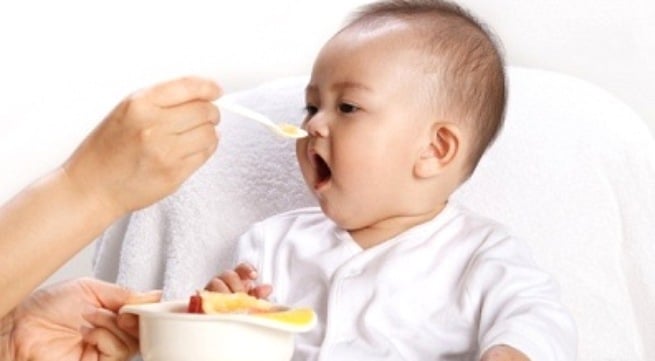 Không cho trẻ ăn dặm quá sớm