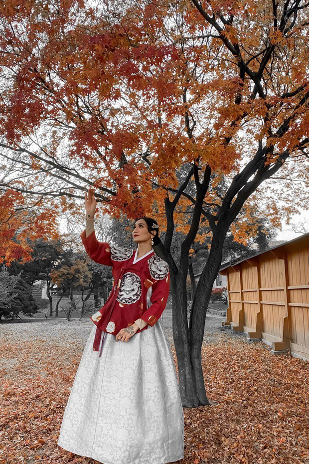 Hình ảnh giả gái trong bộ Shbet999 com đăng nhập Hanbok truyền thống của Hàn của BB Trần lại gây sốt.    