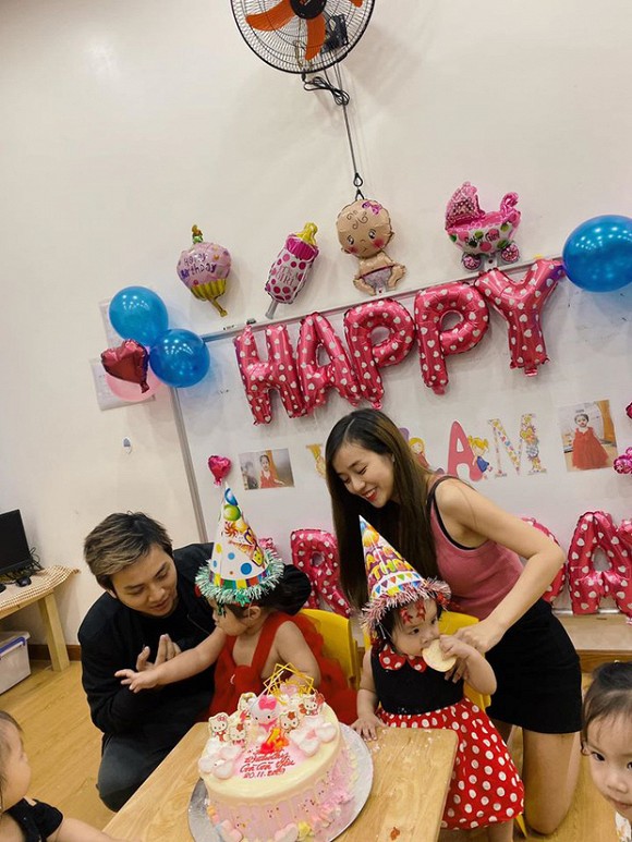 Lần đầu tiên, khoảnh khắc cả Shbet111 slot, casino, thể thao, xổ số với 4 thành viên của Hoài Lâm cũng xuất hiện trước công chúng.
