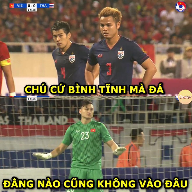 Phút thứ 78, Đặng Văn Lâm cản phá thành công cú sút xa của Sarach và bức ảnh chế này đã ra đời. Ảnh: Fandom Owker