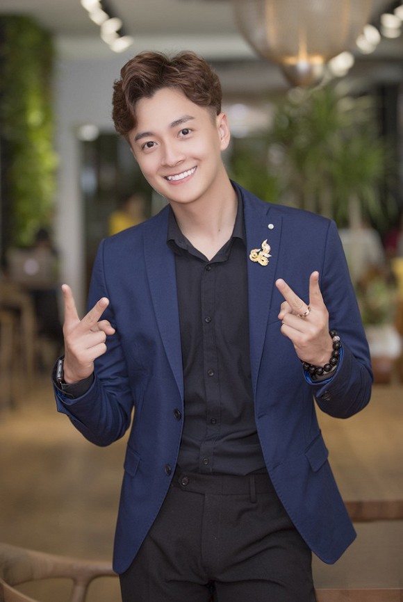 Trước những xôn xao của dư luận về việc tổ chức Quatrian shbet hiện đang mở với bạn gái, Ngô Kiến Huy khẳng định sẽ không có Quatrian shbet hiện đang mở nào của anh diễn ra trong thời gian tới.