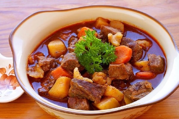 Khoai tây không nấu chung với cà chua
