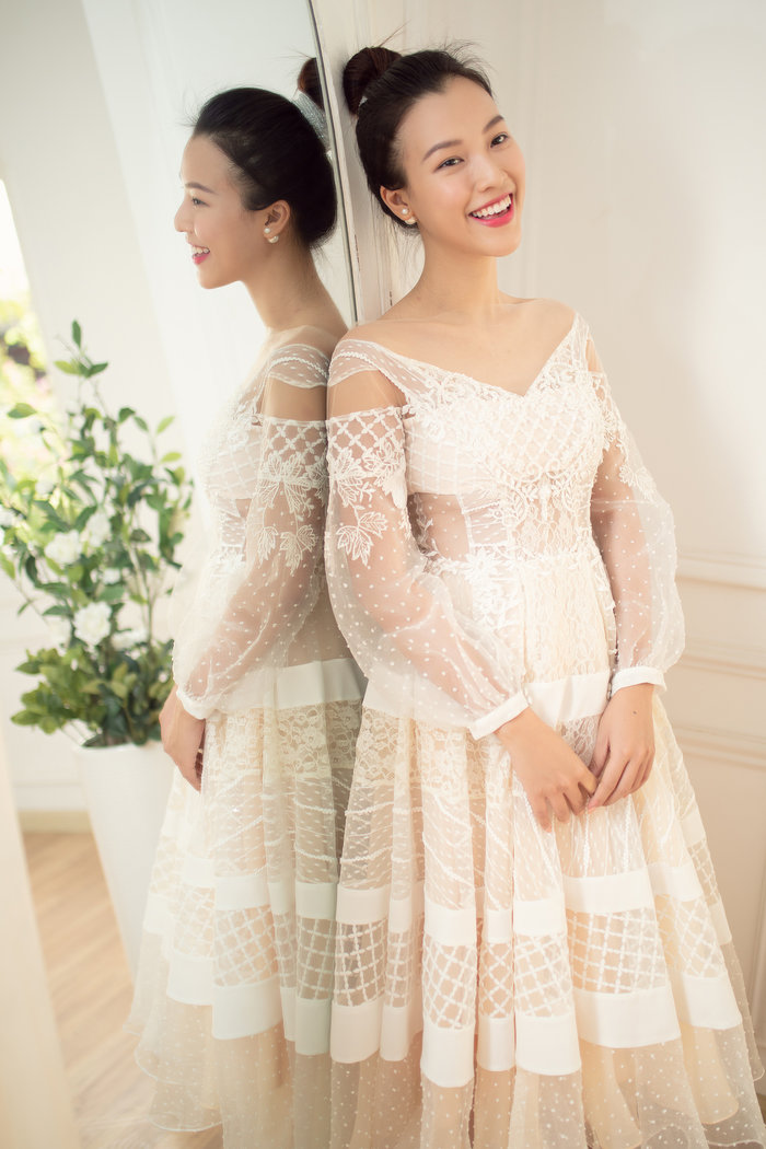 hoang-oanh-tat-bat-thu-vay-cuoi-hanh-phuc-rang-ngoi-truoc-them-hon-le-f0d05f