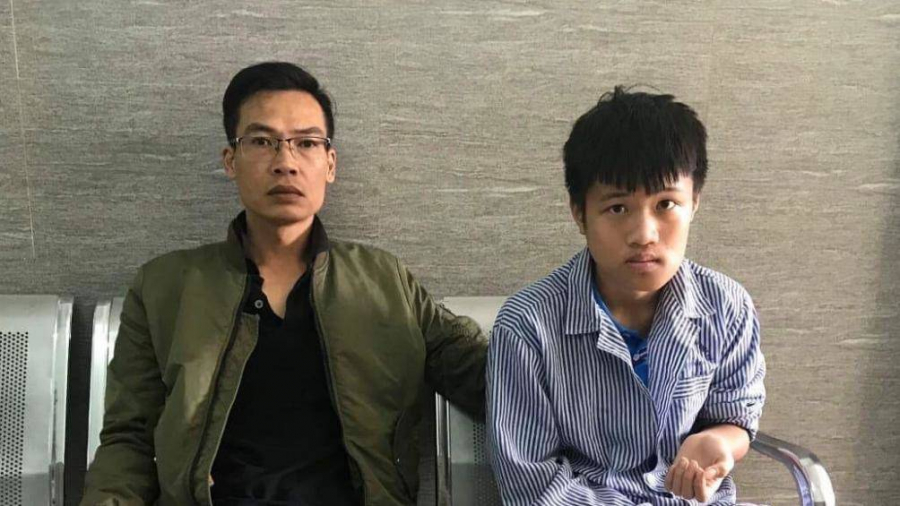 Nam sinh K. và người thân.