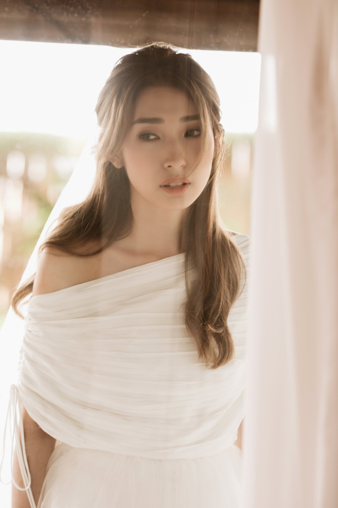 Kể từ khi chính thức tung teaser MV mới, nữ ca sĩ Khổng Tú Quỳnh đã vướng phải nghi vấn 