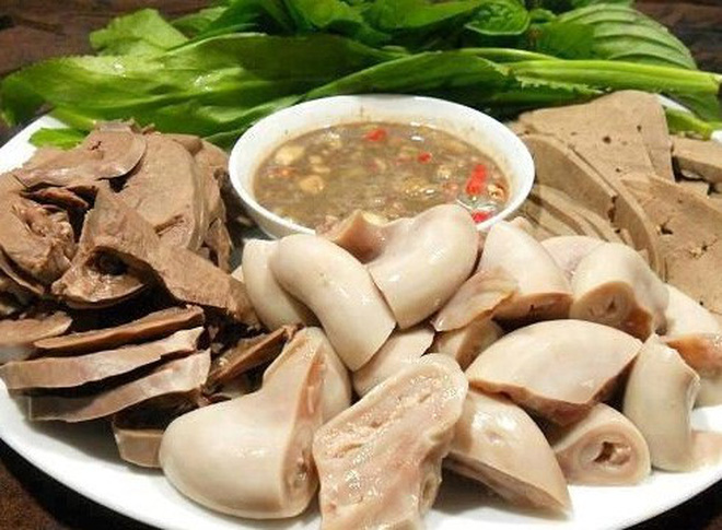 Không chọn lòng trắng quá hoặc có màu ngả vàng
