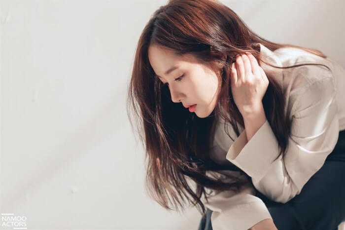 1574877934-527-park-min-young-truoc-phau-thuat-1574759170-width700height466